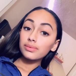 Meet your Posher, Nina